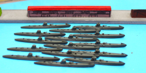 15 U-Boote mittel/ groß grau-grün (1 Set) D 1916-40 von Wiking aus Kunststoff